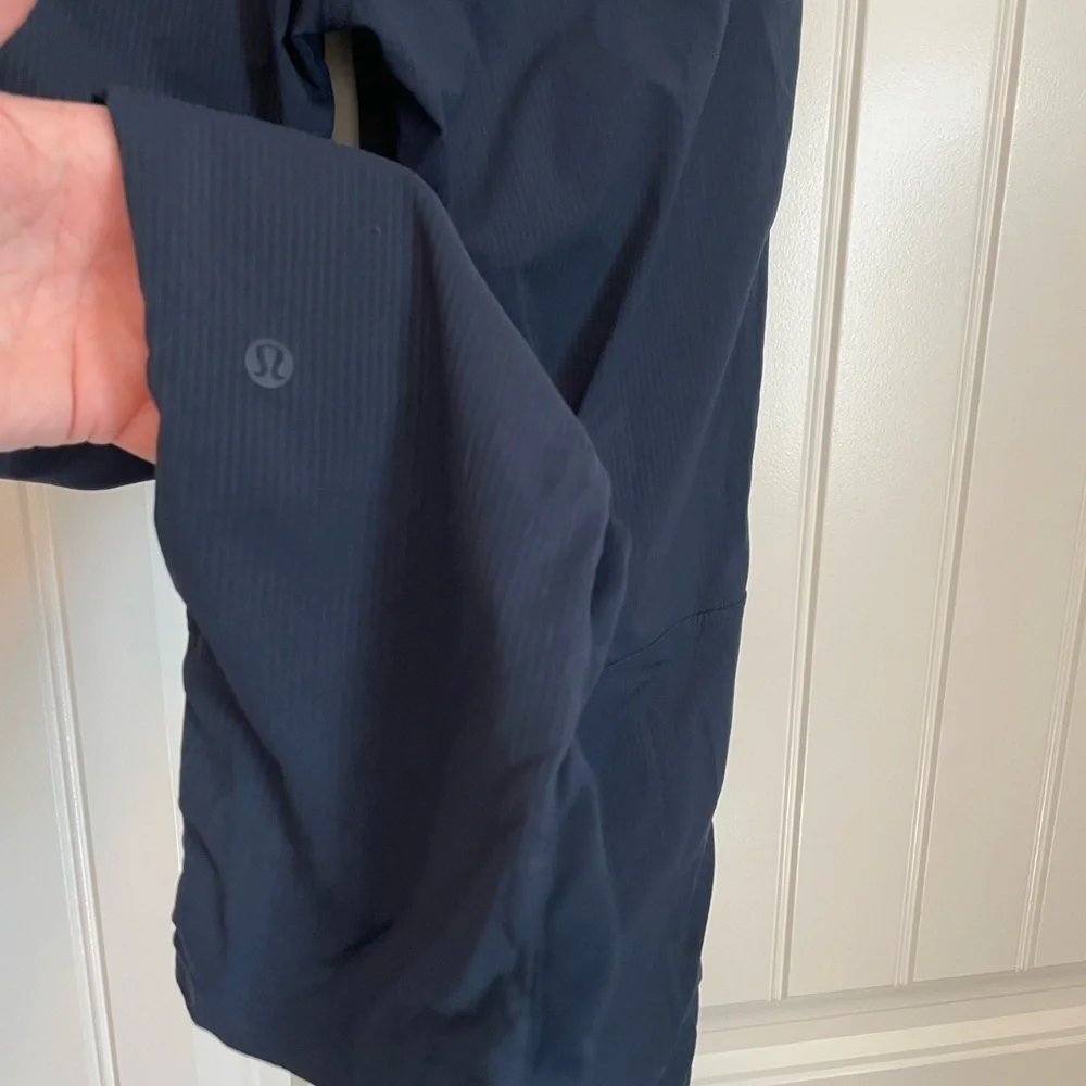Lululemon Beyond the Studio Crop True Navy size 2